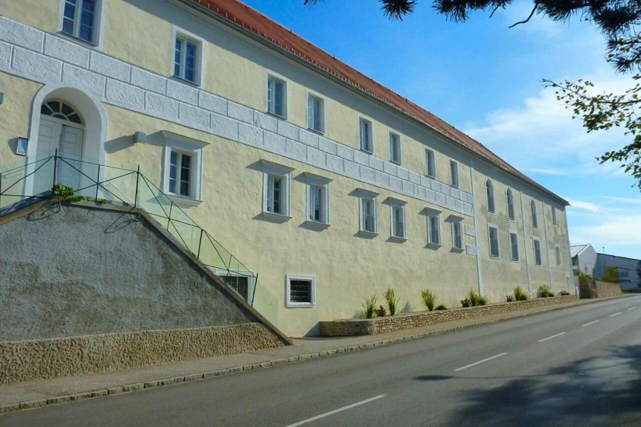 Ferienwohnungen Im Kloster Гарс-ам-Камп Екстериор снимка